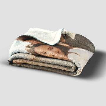 Mäkká personalizovaná deka s fotkou dvoch osôb, ideálna na relax.