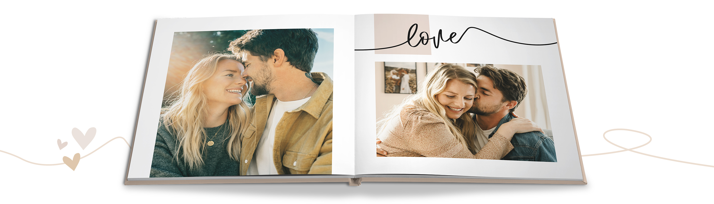 Dve osoby vo fotoknihe, obklopené motívom srdca a slovom 'love'.