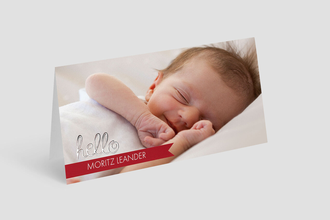 Kreatívna pohľadnica s detskou rukou a nápisom 'Ahoj Moritz Leander'.