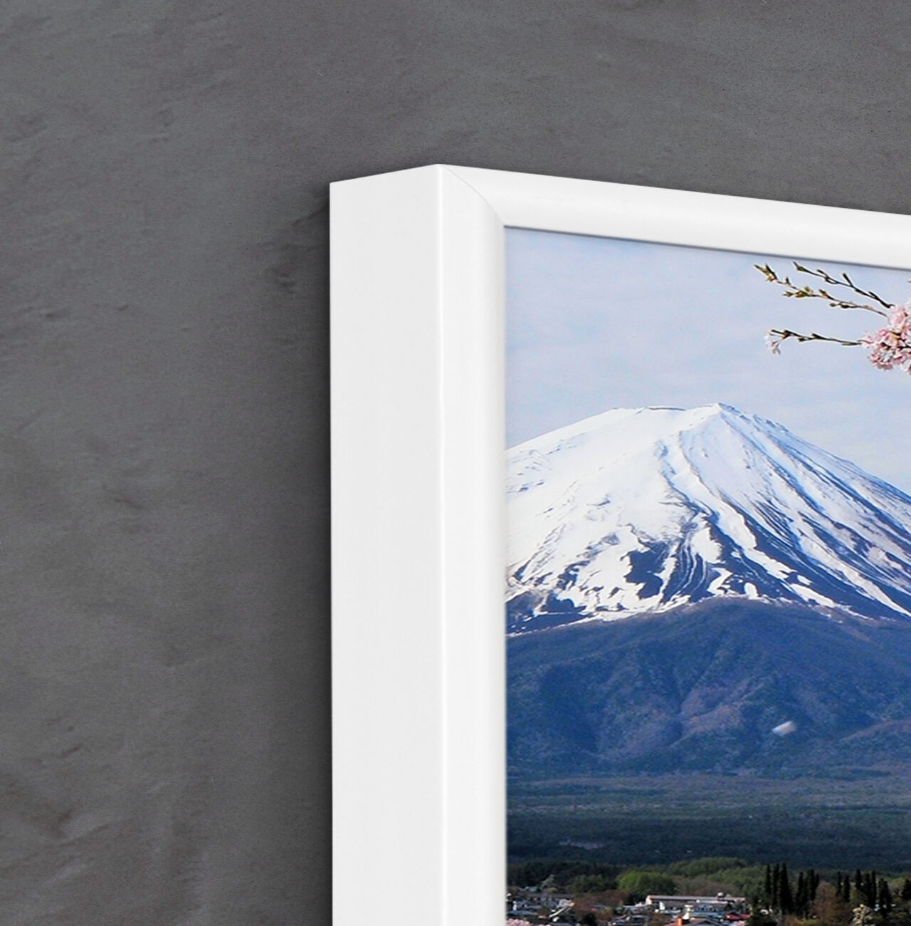 Nástenná dekorácia s pohľadom na zasnežený Mount Fuji a kvitnúce kvety v popredí