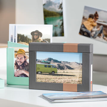 Farebný fotobox s dovolenkovými fotkami a spomienkami