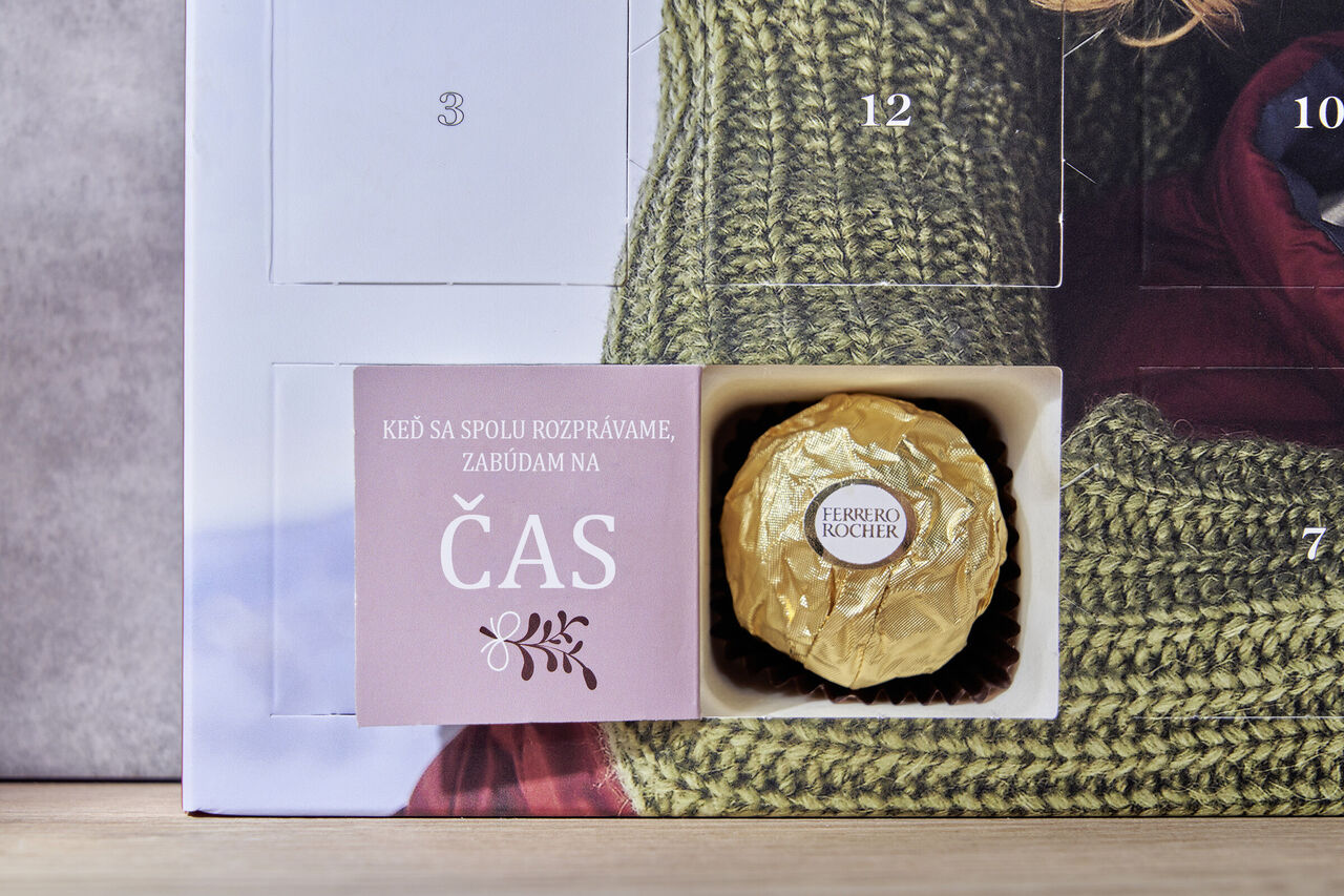 Zlatý Ferrero Rocher v adventnom kalendári, ktorý sľubuje radosť a prekvapenie