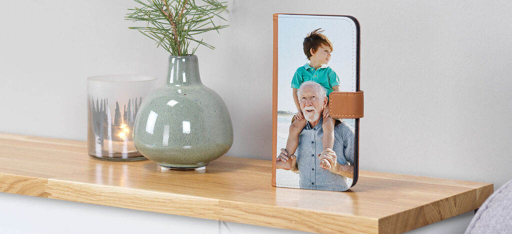 Personalizovaný obal na smartfón s rodinnou fotografiou.