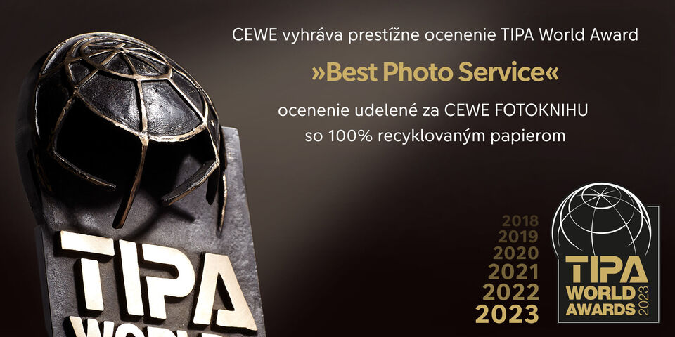 Trofej TIPA World Award 2023, udelená za najlepšiu fotoslužbu CEWE.