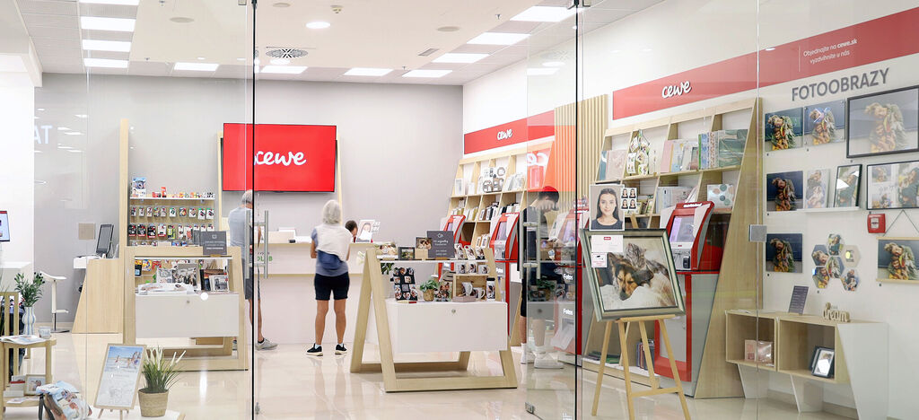 Pohľad do CEWE obchodu so zákazníkmi a produktmi.