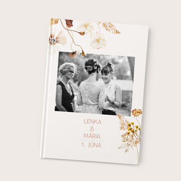 Elegantná fotokniha s motívom kvetov a nápisom pre Lenku a Mariu k 1. júnu.