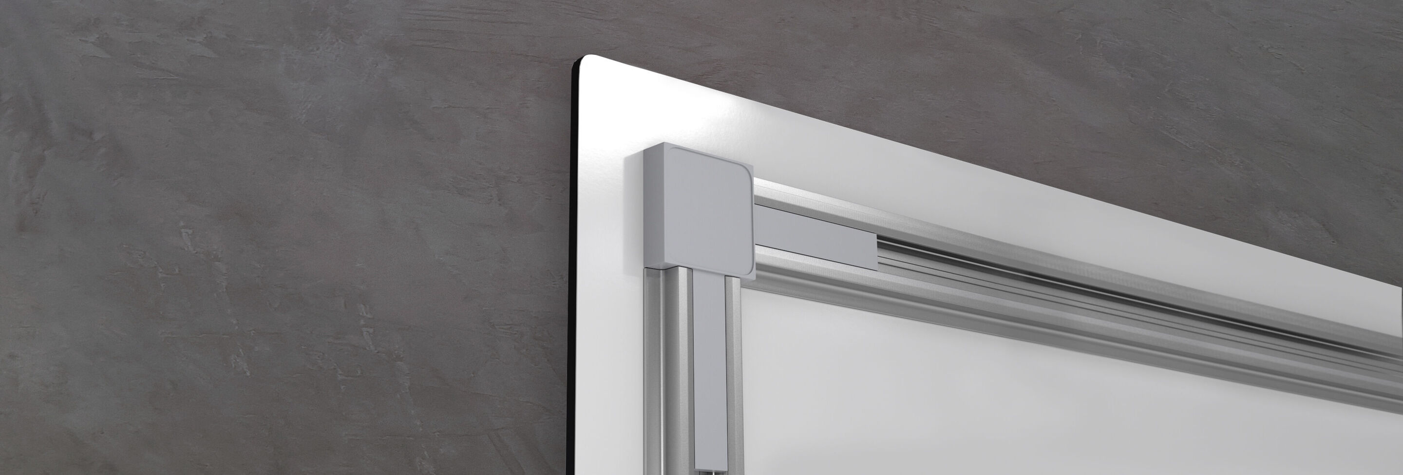 Detailný záber na nástenný obraz s moderným rámom.