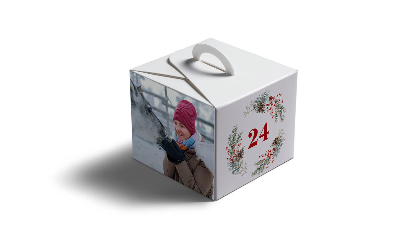 Skladací adventný kalendár s číslom a fotografiou na bokoch.