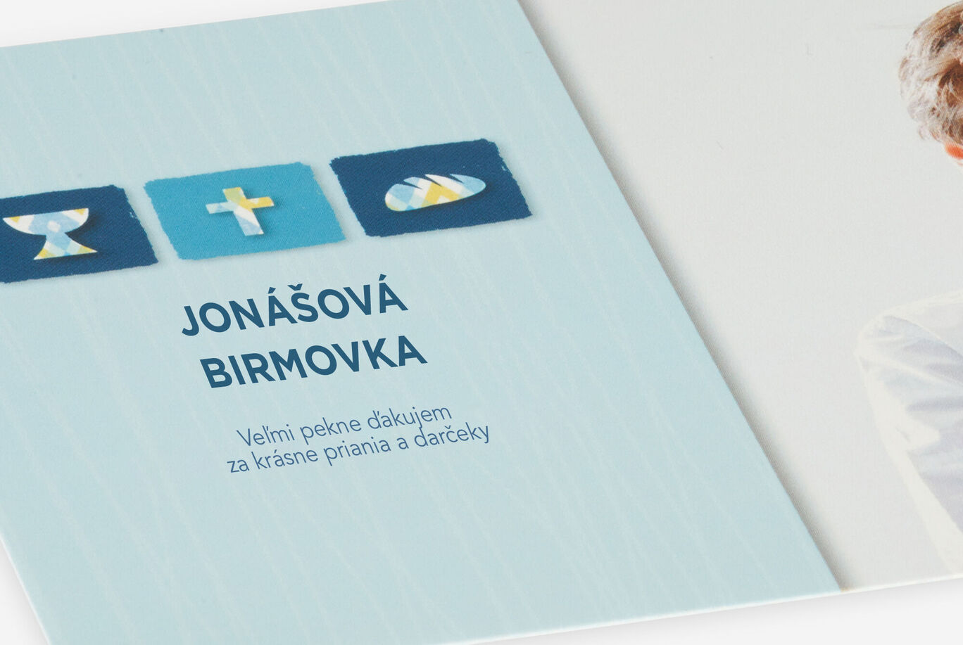 Láskyplná fotokniha s farebnými ilustráciami a textom k oslave Prvého svätého prijímania. CEWE FOTOKNIHA