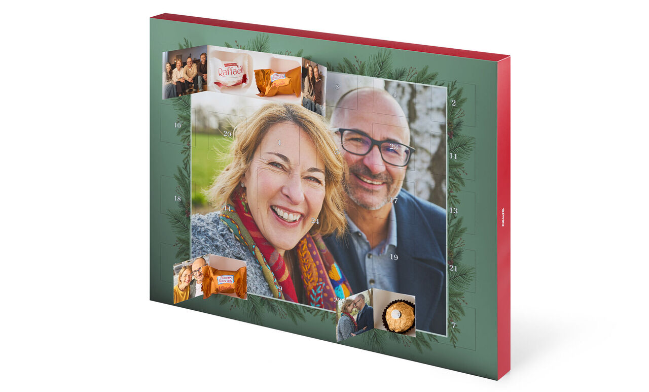 Adventný kalendár z ekologických materiálov s osobnými obrázkami.