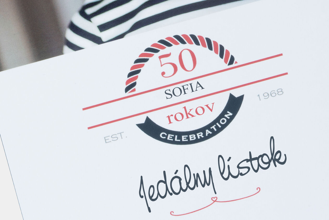 Slávnostný plagát s textom "50 rokov Sofia" v červenej a čiernej na bielom pozadí.