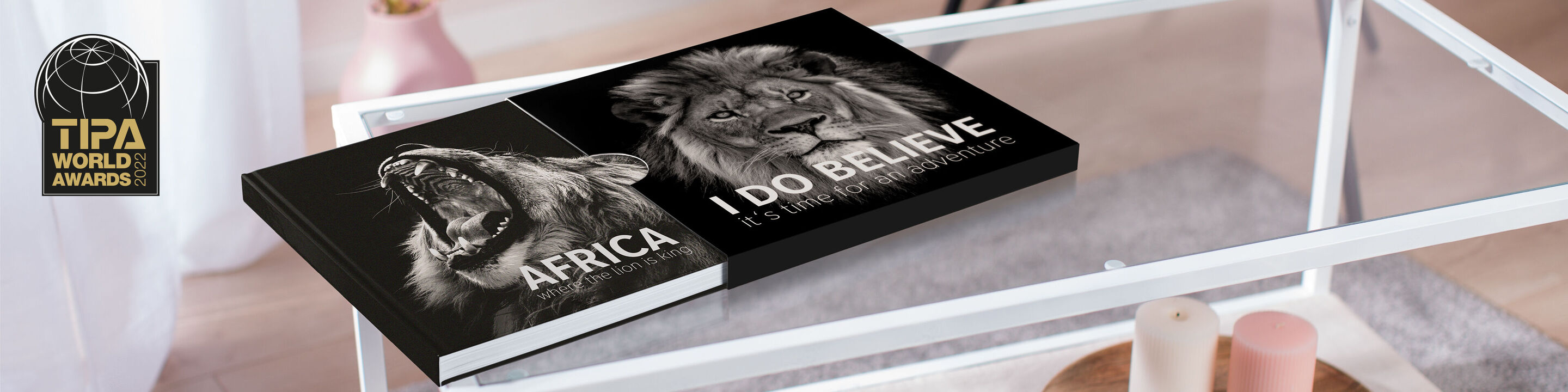 Kvalitná fotokniha na stole s názvom "Africa" a levom na obale, oslavuje africkú divočinu.