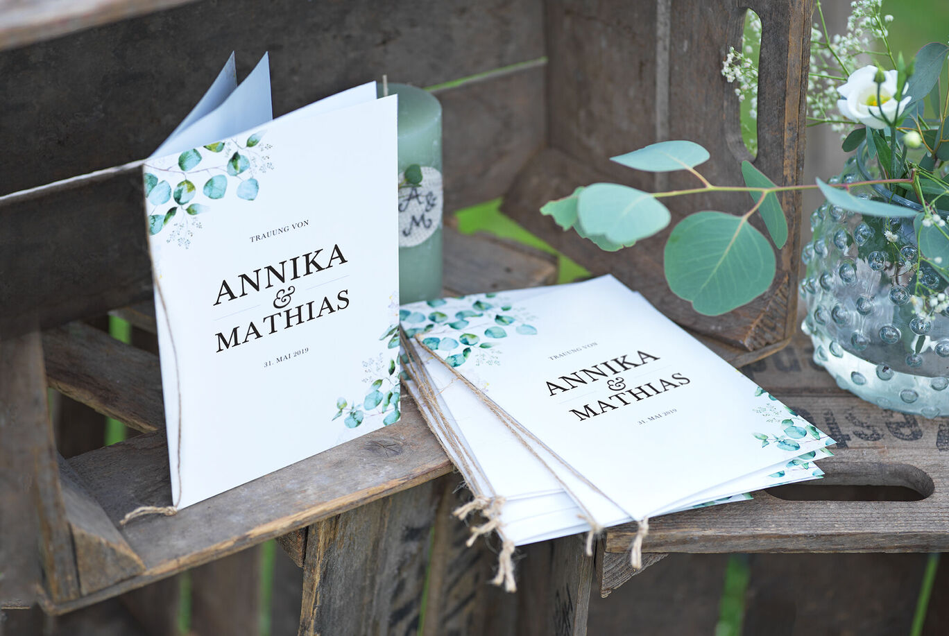 Elegantné CEWE pozdravné karty s menami Annika a Matthias, ozdobené rastlinnými motívmi