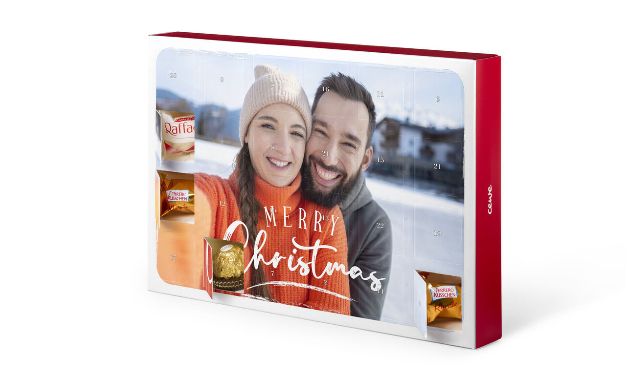 Farebný adventný kalendár s množstvom sladkých prekvapení v zimnom prostredí.