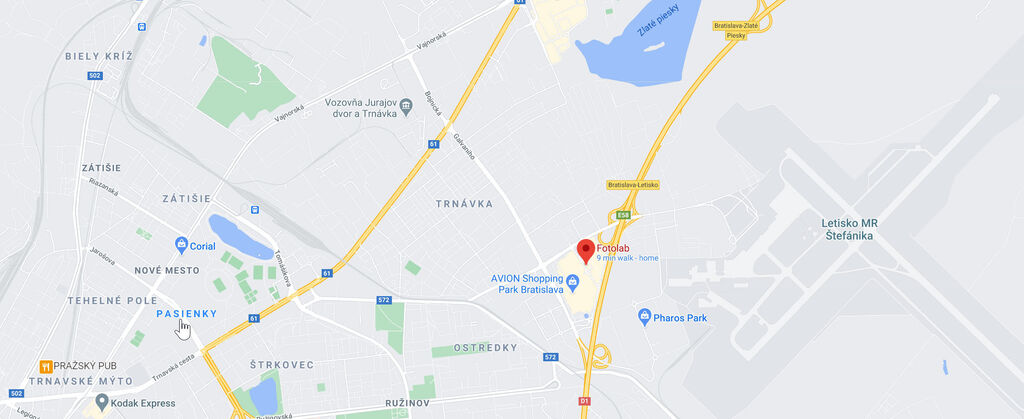 Mapa okolia Bratislavy, Slovensko, s ulicami a pamiatkami.
