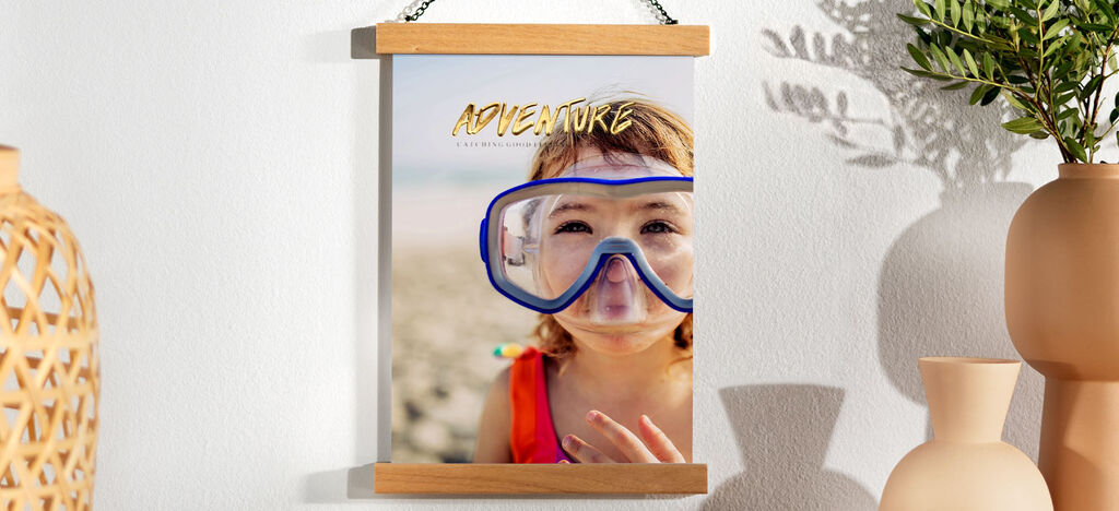 Kreatívny plagát s názvom 'ADVENTURE'.